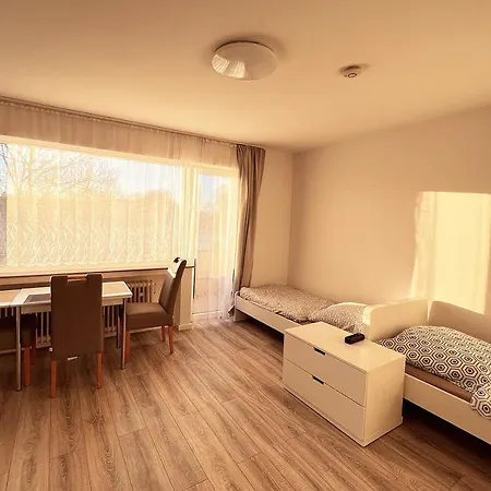 דירה Cozy With Balcony *