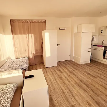 Cozy With Balcony Appartement